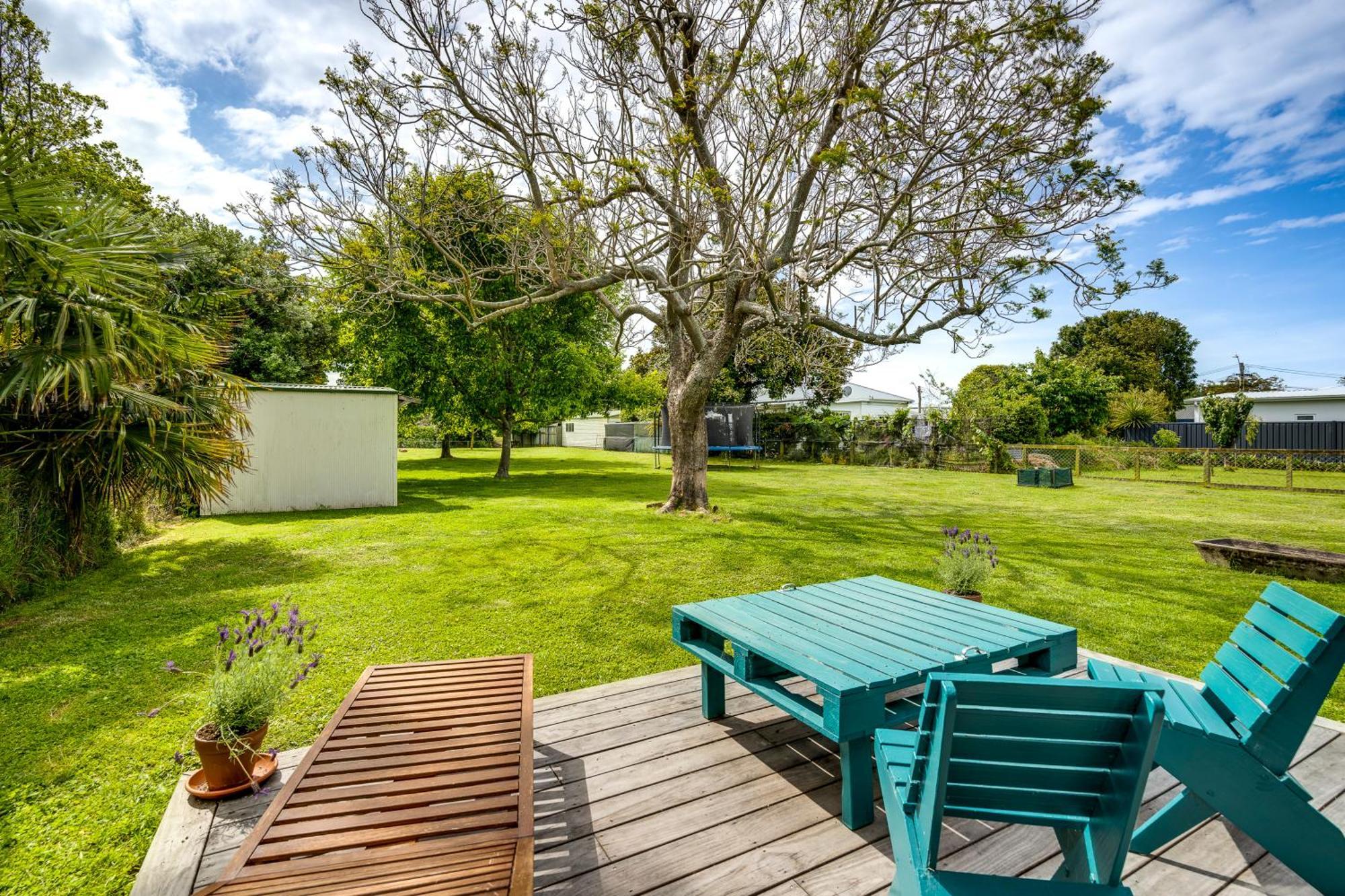 Modern Studio Near Clive River Экстерьер фото