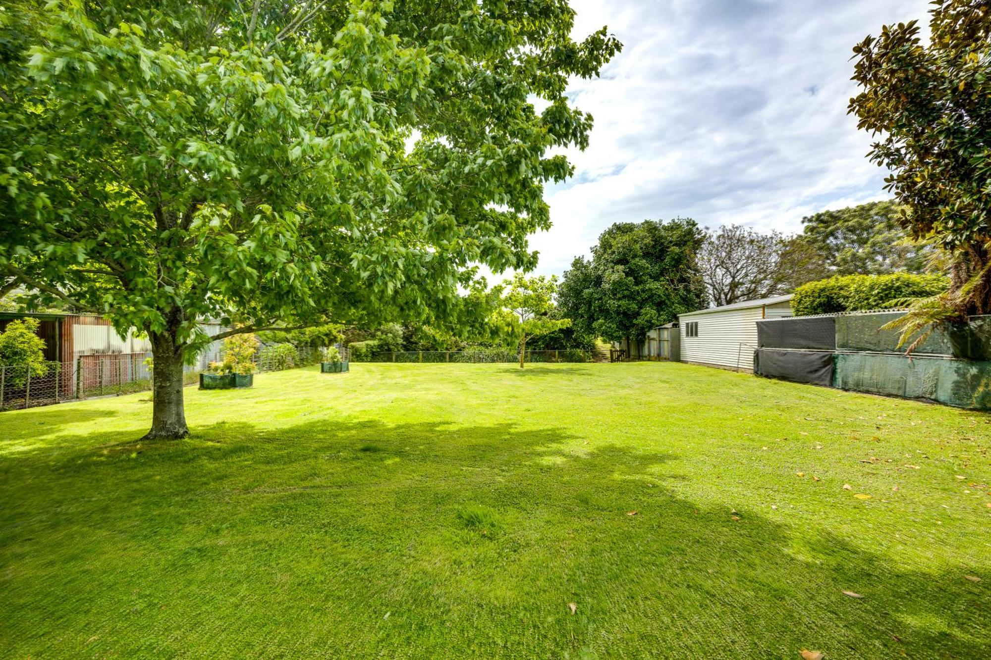 Modern Studio Near Clive River Экстерьер фото